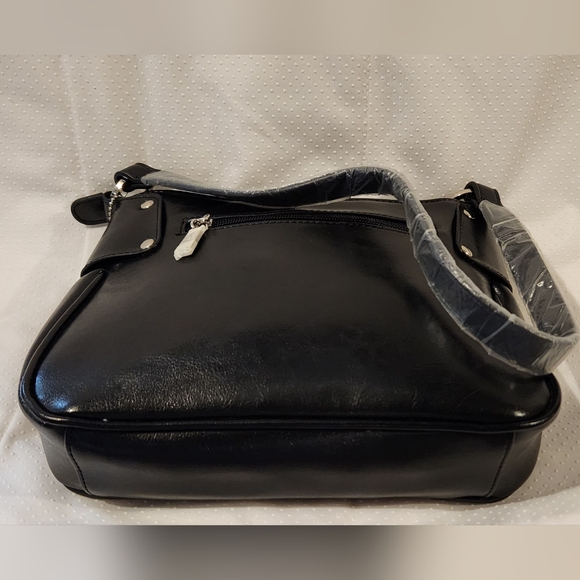 Chenson Handbag. Color Black. - Picture 13 of 13